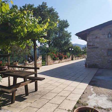 Agriturismo Le Cascine Castel di Tora Bagian luar foto