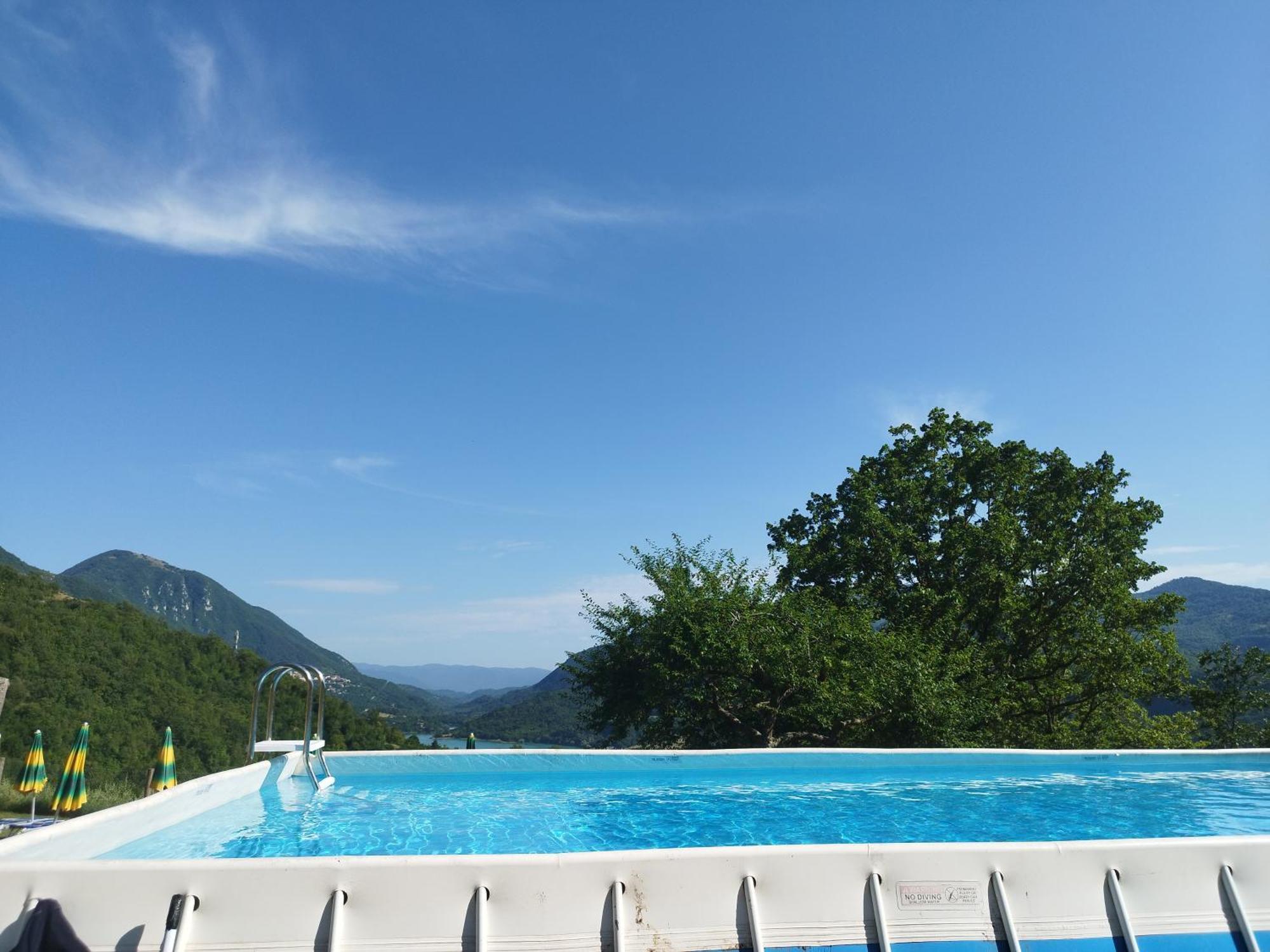 Agriturismo Le Cascine Castel di Tora Bagian luar foto