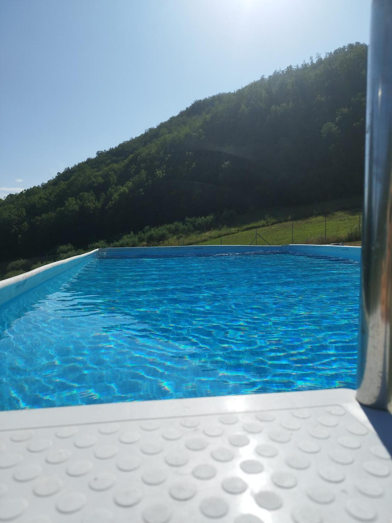 Agriturismo Le Cascine Castel di Tora Bagian luar foto