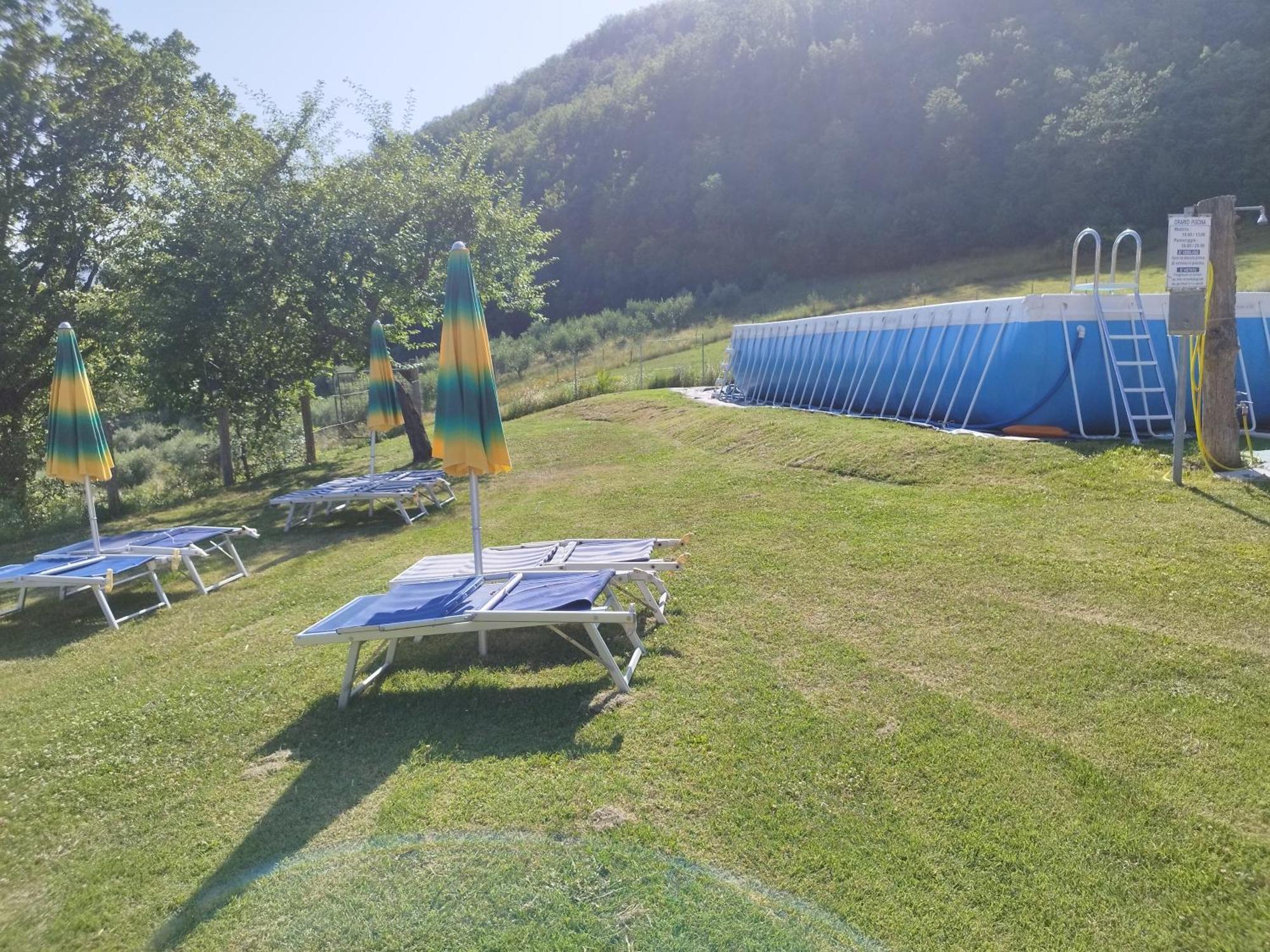 Agriturismo Le Cascine Castel di Tora Bagian luar foto