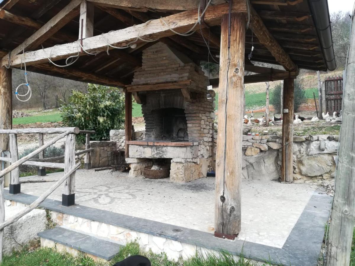 Agriturismo Le Cascine Castel di Tora Bagian luar foto