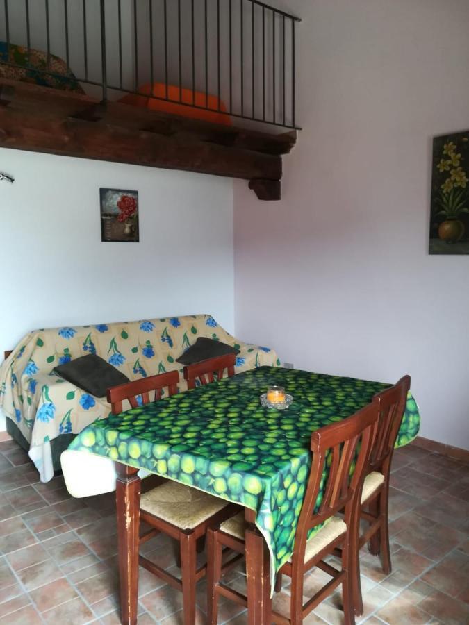Agriturismo Le Cascine Castel di Tora Bagian luar foto