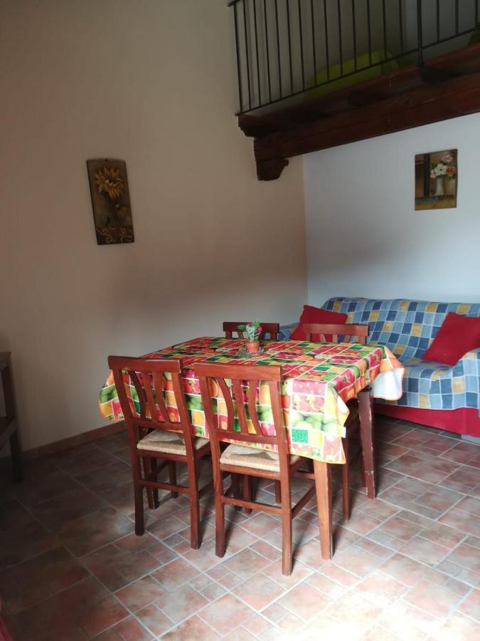 Agriturismo Le Cascine Castel di Tora Bagian luar foto